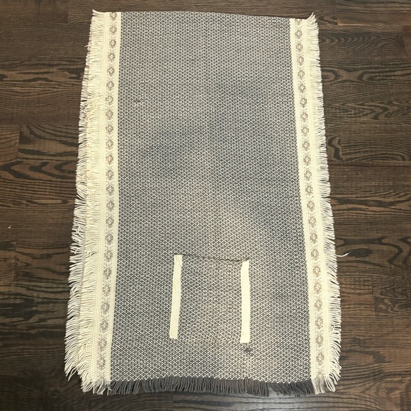 Demdaco Gray White Fringe Pocket Blanket Scarf - Picture 7 of 10